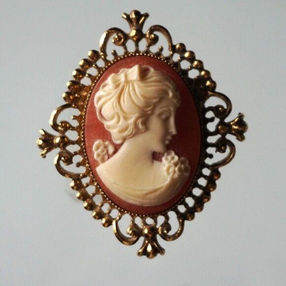 Vintage Cameo Perfume Compact Locket Gold Tone Brooch Pin Signed AVON - Picture 8 of 8